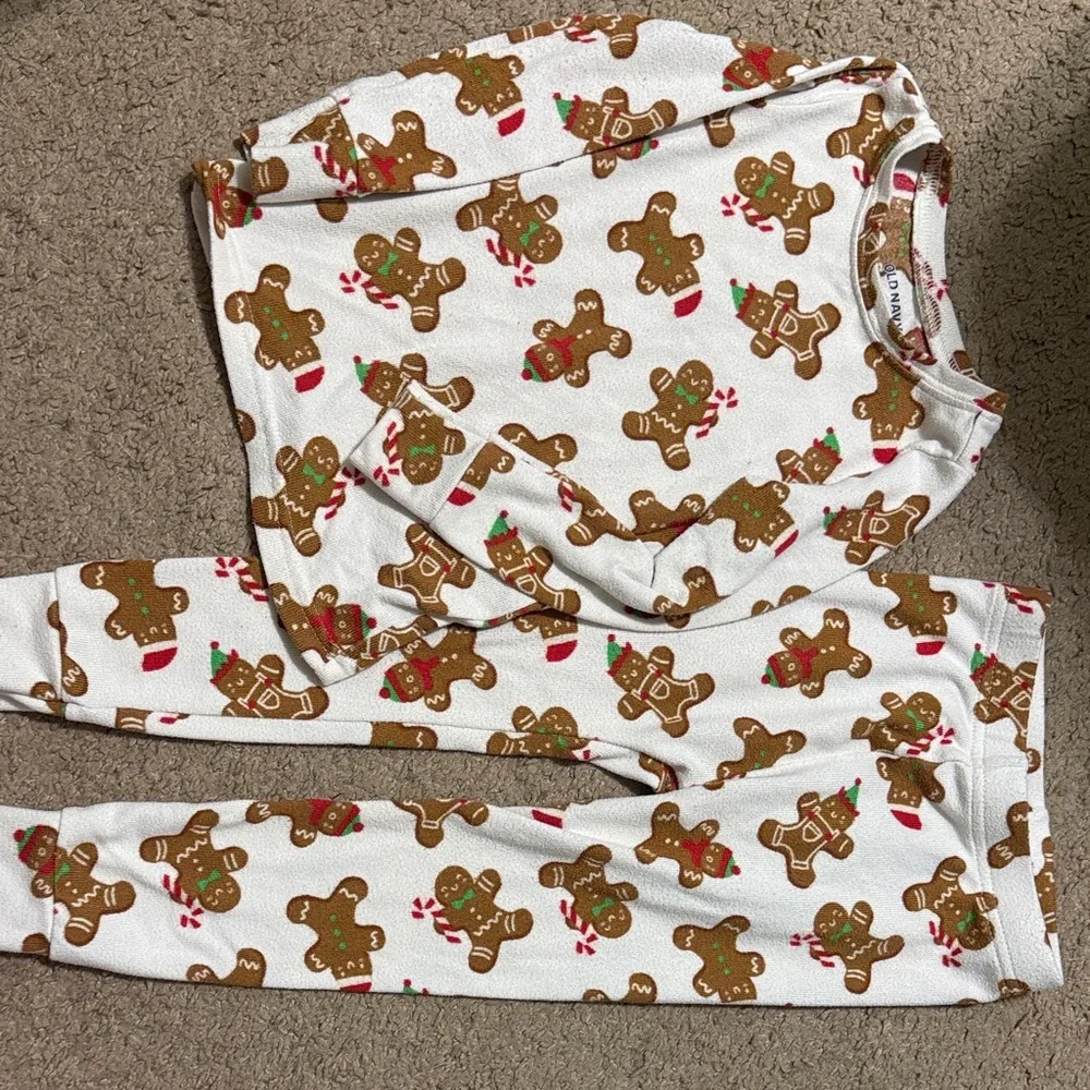 Old Navy White Gingerbread Print Kids Pajama Set